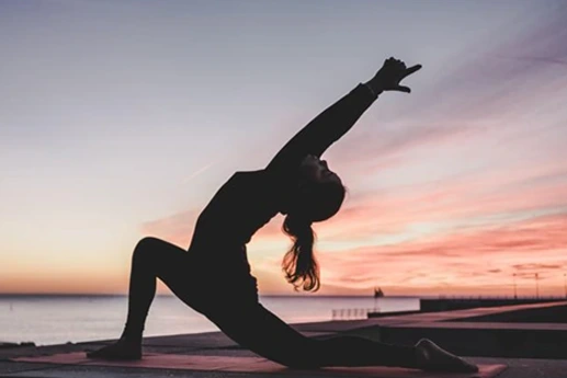 yoga-para-principiantes-imagen-destacada-curso-de-tantra-taller-de-tantra-formación-de-tantra-hari-dass